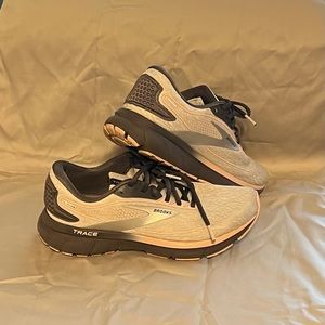 Ladies Brooks Trace2 women’s sz 8.5